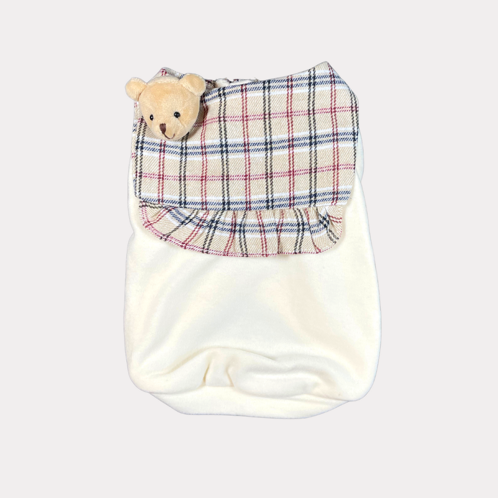 Plaid Creamy T-Shirt with Bear Brooch